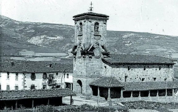 Aspecto que presentaba la iglesia parroquial de Araotz en 1915. 