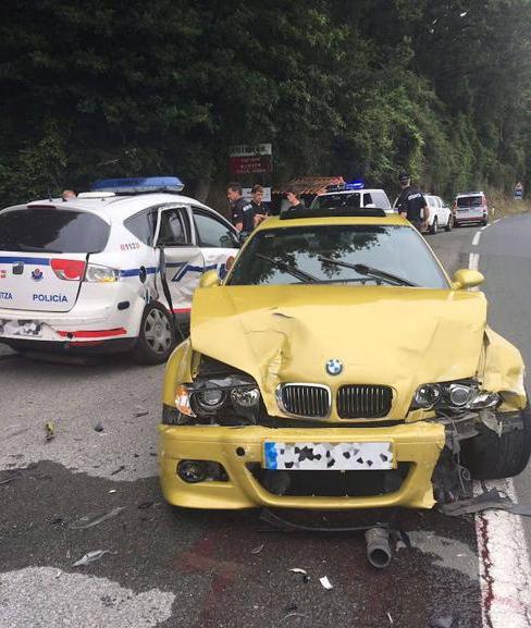 Dos ertzainas y un conductor heridos en un choque en Orio