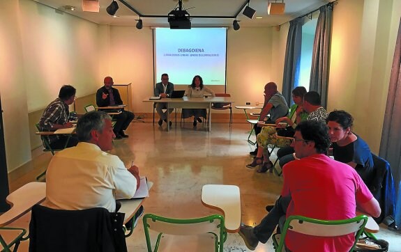 Alcaldes de Debagoiena, en la reunión en la que se trataron asuntos de Lurraldebus. 