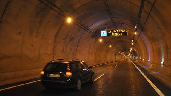 Una de las querellas qeu se investiga es relativa a los pagos de los trabajos del túnel de Isuskitza