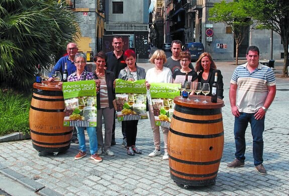 Organizadores del Día del Vino blanco y de las fiestas de la calle Emparan. 