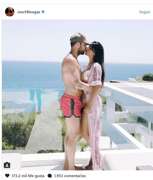 La foto de Cesc y su novia que 'calienta' la red