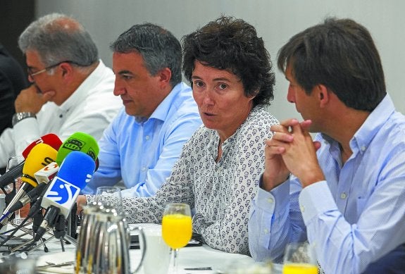 Díaz, Cea, Arzallus y Gómez, durante un desayuno con los medios de comunicación.