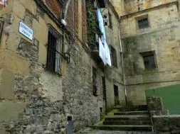 Pasaje Eugenio Goia, en un lateral de la Plaza de la Trinidad. [USOZ]