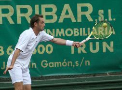 El argelino Saoudi está jugando un tenis de calidad en Irun. [FLOREN PORTU]