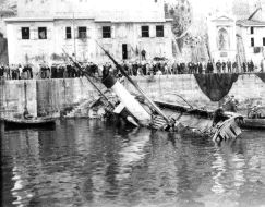 Una vieja estampa del Muelle donostiarra, con el monumento a Mari al fondo.