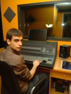 Aritz Arrieta en su estudio de grabación. [FELIX MORQUECHO]