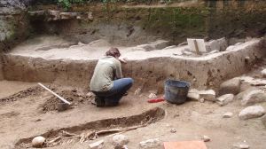 Las excavaciones se realizarán en el jardín anexo a                            la parroquia Santa María La Real. [ETXEBERRIA]