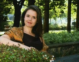 La cantante Ainhoa Garmendia participa en una versión concierto dejunto a Juan Diego Flórez, considerado en la actualidad el mejor tenor del mundo.