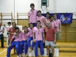Judokas del Club Ama Allerru con sus medallas.