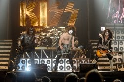 Kiss puso toda la carne en el asador en su actuación bilbaína. /BORJA AGUDO