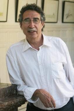 El profesor Silvio Martínez en el Palacio de Miramar. /AYGÜES