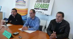 Xanti Garate, Álvaro Mendibe y J.J. López, en la presentación de ayer. /ETXEBERRIA