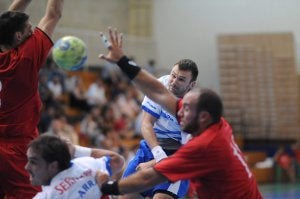 El húngaro Harsányi, en el partido amistoso disputado ante el Alcobendas. /FÉLIX MORQUECHO