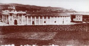 La plaza de toros de Mendibil, con un aforo de 8.000 personas, se cerró en 1920.