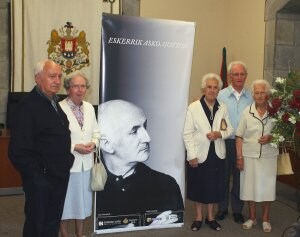 Algunos de los hermanos de Gotzon se dieron cita en la presentación del homenaje. /AITOR