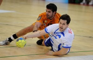 Beljanski, que aparece en el suelo en el partido contra el CAI Aragón, está tocado. /MORQUECHO