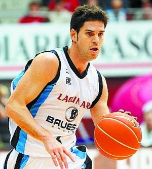 Ricardo Uriz. ::                             MICHELENA                                                Rai López. ::                             LÓPEZ