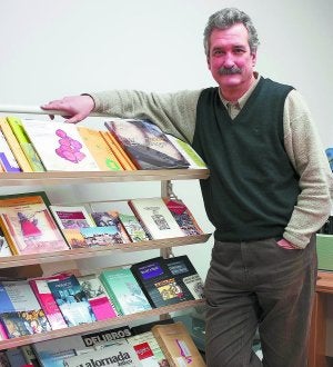 Jorge Giménez Bech, Euskal Editoreen Elkarteko Egoitzan. Liburu artean, noski. ::
USOZ