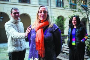 Apoyo. Axier Ariznabarreta, Elena Ibeas e Idoia Lekue, impulsores del grupo que se desarrollará en Ikertze. ::                             MIKEL FRAILE