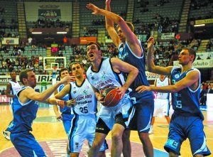 Lagun Aro se acerca a la permanencia tras derrotar al Alicante