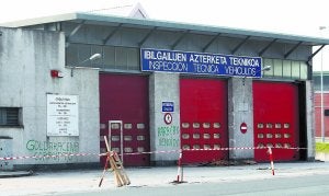 Exterior de la ITV de Irun, cuyos trabajadores están en huelga indefinida desde el pasado nueve de diciembre. ::                             F. DE LA HERA