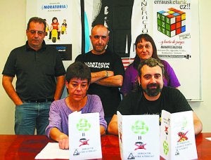 Rueda de prensa en la Kultur Etxea de L-O Bizirik. ::
TXEMA