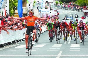 Categoría. Gorka Izagirre entra con unos metros de ventaja en la línea de meta de Ordizia. El de Ormaiztegi fue el mejor. ::                             MIKEL FRAILE