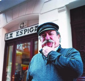 El actor tiene el Premio Espiga del donostiarra bar La Espiga. ::                             USOZ