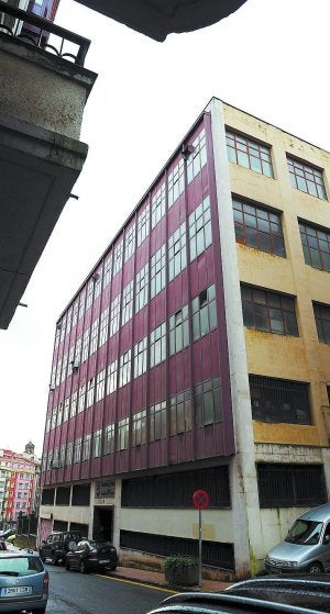 Edificio. La empresa 'El Casco' en su actual ubicación. ::                             F. MORQUECHO