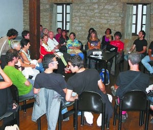 Ciudadanos. Concienciados se reunieron en la presentación de la nueva entidad. ::
AMAXKAR