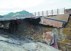 El socavón actual. El mayor desperfecto. ::                             PEDRO MARTÍNEZ