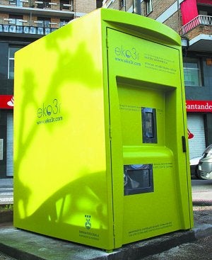 Aceite. Uno de los contenedores electromecánicos de Arrasate.