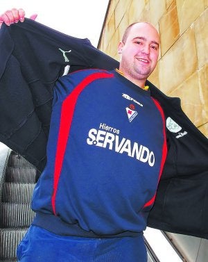 Joseba Combarro se muestra optimista con el Eibar. ::
FÉLIX MORQUECHO