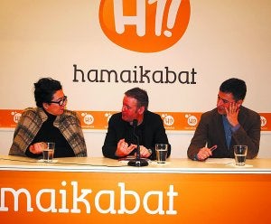 Izaskun Trabudua, Iñaki Galdos y Martin Beramendi, ayer en la sede de H1! en Donostia.