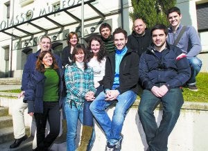 Representantes de la Oficina Estratégica, las asociaciones Betti Gotti y Mugi Hadi y Mugan. ::                             F. DE LA HERA