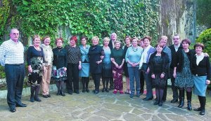 Homenaje. Los enfermeros y enfermeras que fueron objeto de un homenaje, en el patio del restaurante Fagollaga.