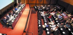 Asamblea General. Los consejeros de Kutxa aprobaron ayer las cuentas del año pasado y el presupuesto de la Obra Social. ::
MICHELENA