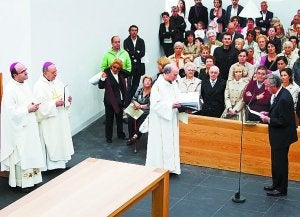 Rafael Moneo lee unas palabras de agradecimiento. ::                             USOZ