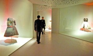 Sin distracciones. Hasta el último detalle está concebido para que todo el protagonismo recaiga en los trajes. ::                             REPORTAJE FOTOGRAFICO: JOSE USOZ