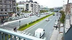 Loiola. La travesía de Loiola, antigua carretera a Hernani, se convertirá en un paseo urbano cuando el vial pase a ser de titularidad municipal. ::                             MICHELENA