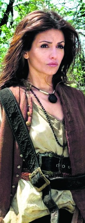 Mónica Cruz da vida a una pirata en 'Águila roja'. ::  TVE
Kate Winslet y Leonardo DiCaprio.