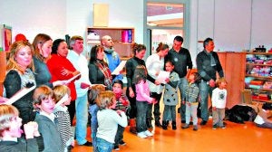 Nuevo espacio educativo. Los padres de familia reclaman que Aiete cuente con un nuevo centro de enseñanza en la plaza Hiru Damatxo.