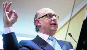 El ministro de Hacienda y Administraciones Públicas, Cristóbal Montoro, anunció ayer la nueva medida del Gobierno. ::                             EFE
