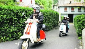 Ruedas con historia. Las viejas motos Lambretta volverán a recorrer Altzola el próximo mes de mayo. ::
AITOR