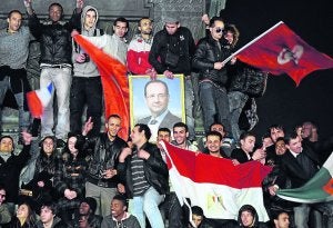 Polémica por las banderas árabes en la plaza de la Bastilla