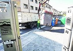 En Itsasondo. Hay un sistema mixto de recogida que podría ser el que se aplicase en Tolosa.