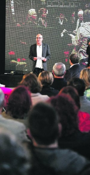 El diputado general, durante su intervención. ::
FRAILE