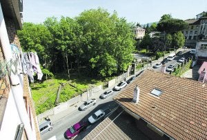 Viviendas. Esta parcela entre Ikust Alaia y Joaquín Gamón se recalificará como residencial. ::                             F. DE LA HERA