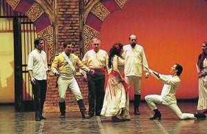 Carmen. Una escena de la ópera que hoy llega la Amaia. ::
ÓPERA XXI